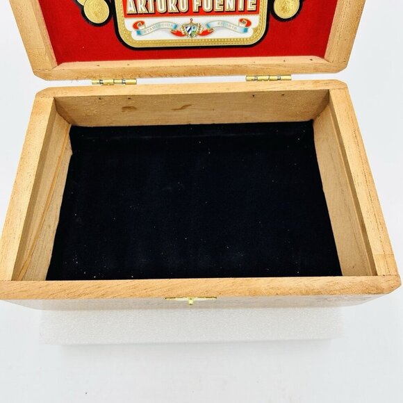 Arturo Fuente Short Story Empty Wood Cigar Box 7.75" x 4.75" x 2.75" - Picture 10 of 10